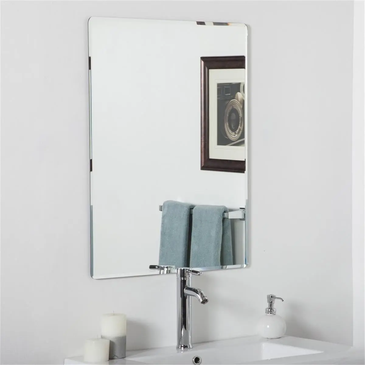Vera Thin Frame Silver Metal & Glass Rectangle Bathroom Wall Mirror - 31.5" H x 23.6" W x 0.5" D, 18 lbs, Suitable for Living Room, Hallway