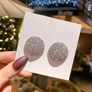 Silver needle statement earrings with exaggerated sparkling diamonds, vintage heart-shaped round earrings, ultra-sparkling and elegant ear accessories