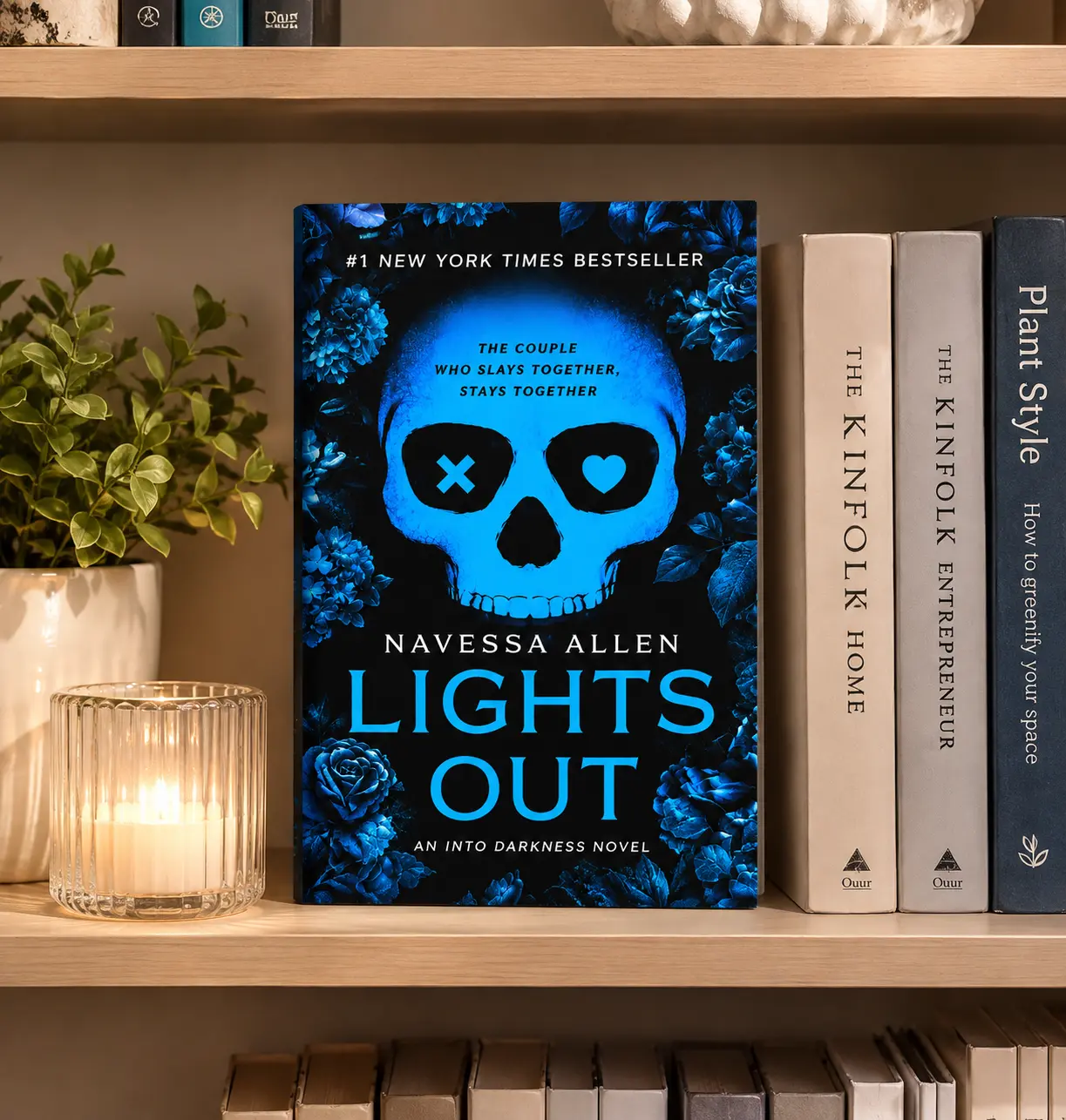 Book - Lights Out (Into Darkness Series)