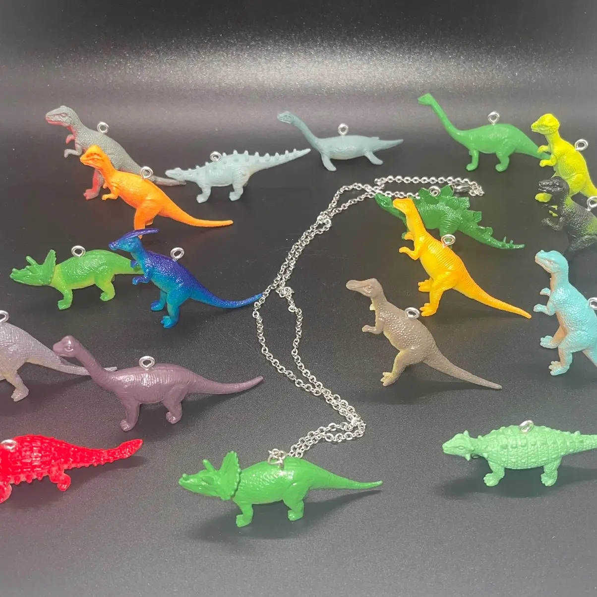 Dinosaur necklace/Evan Peters