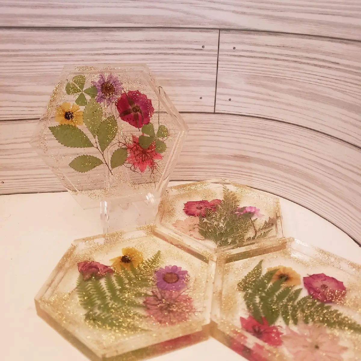 Set of 4 resin coasters with pressed flowers