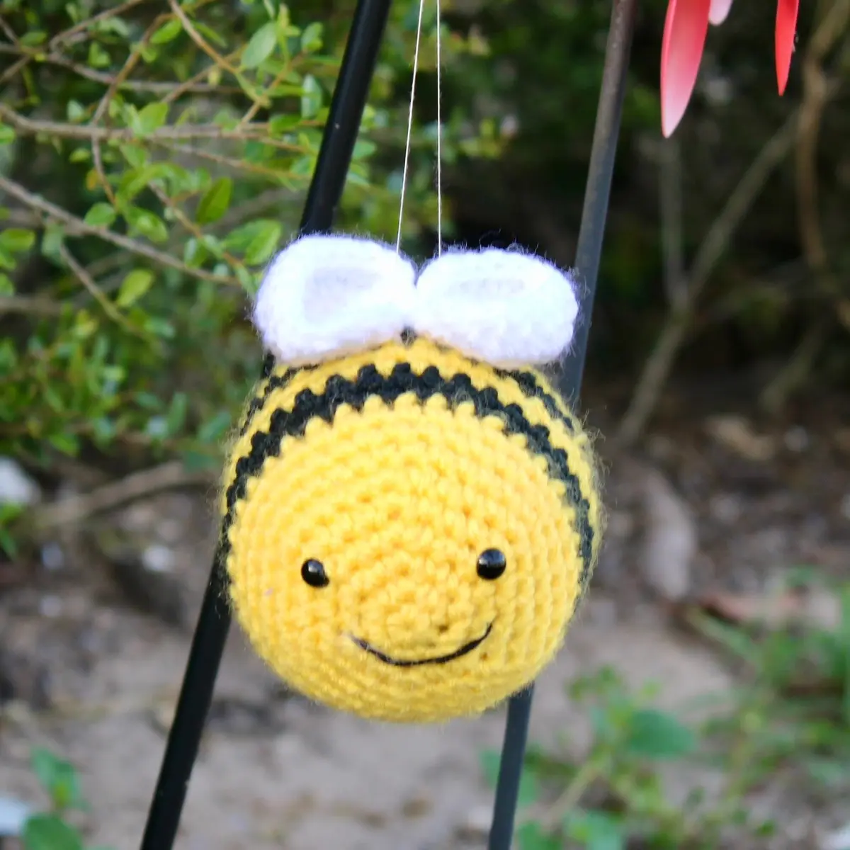 Crochet bee