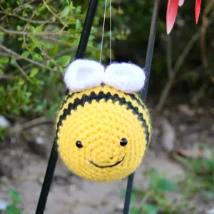 Crochet bee