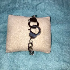 Handcuff bracelet Female