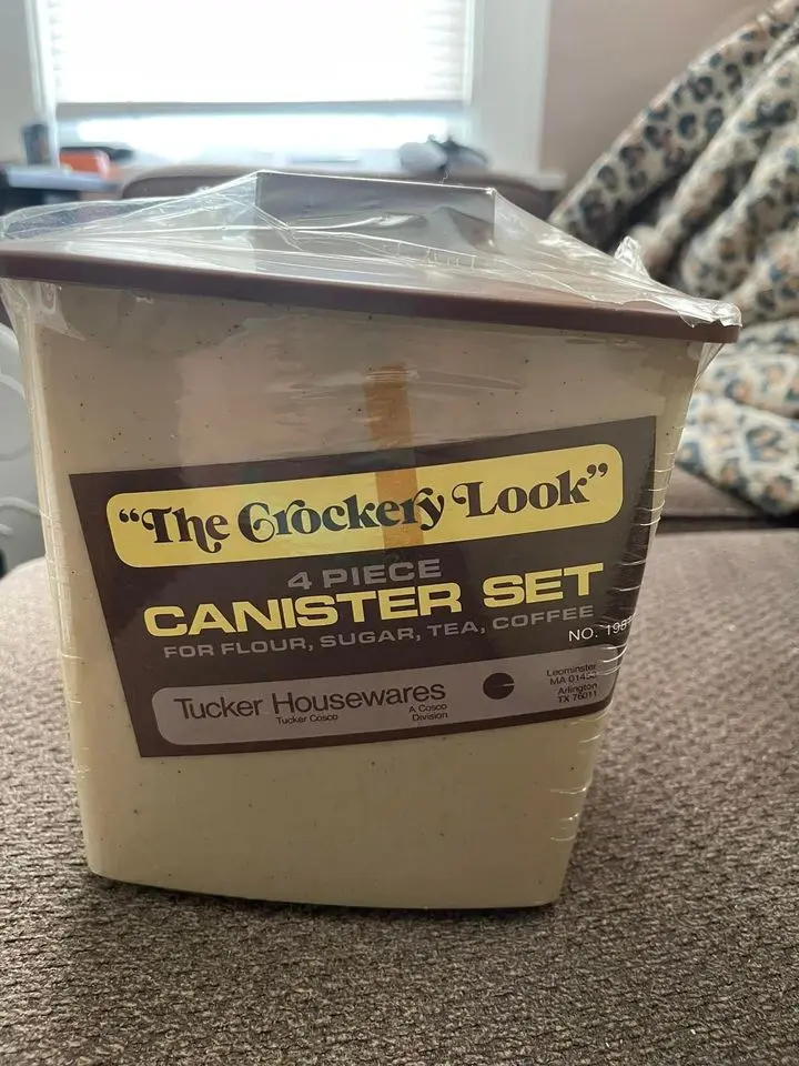 Vintage 4 piece canister set