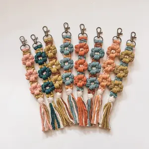 Daisy keychain