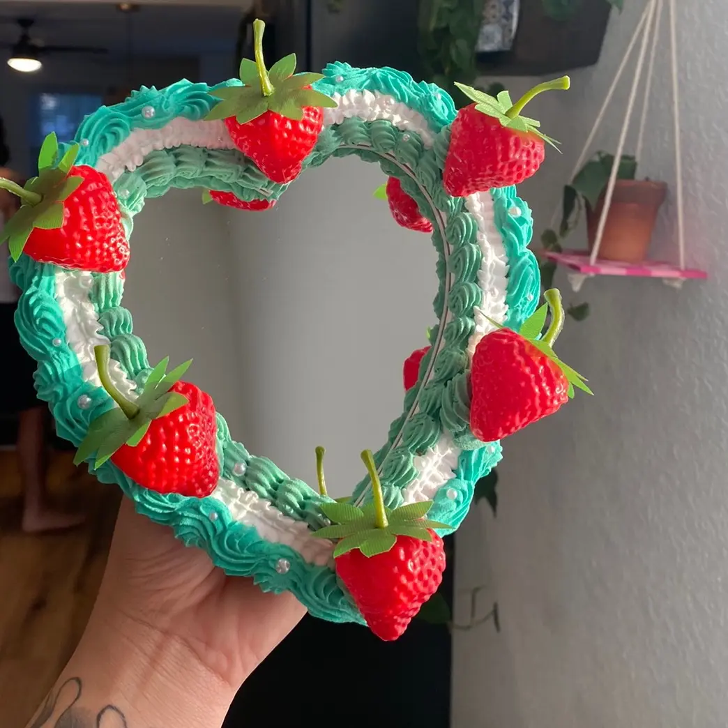 Vintage Heart Cake Mirror
