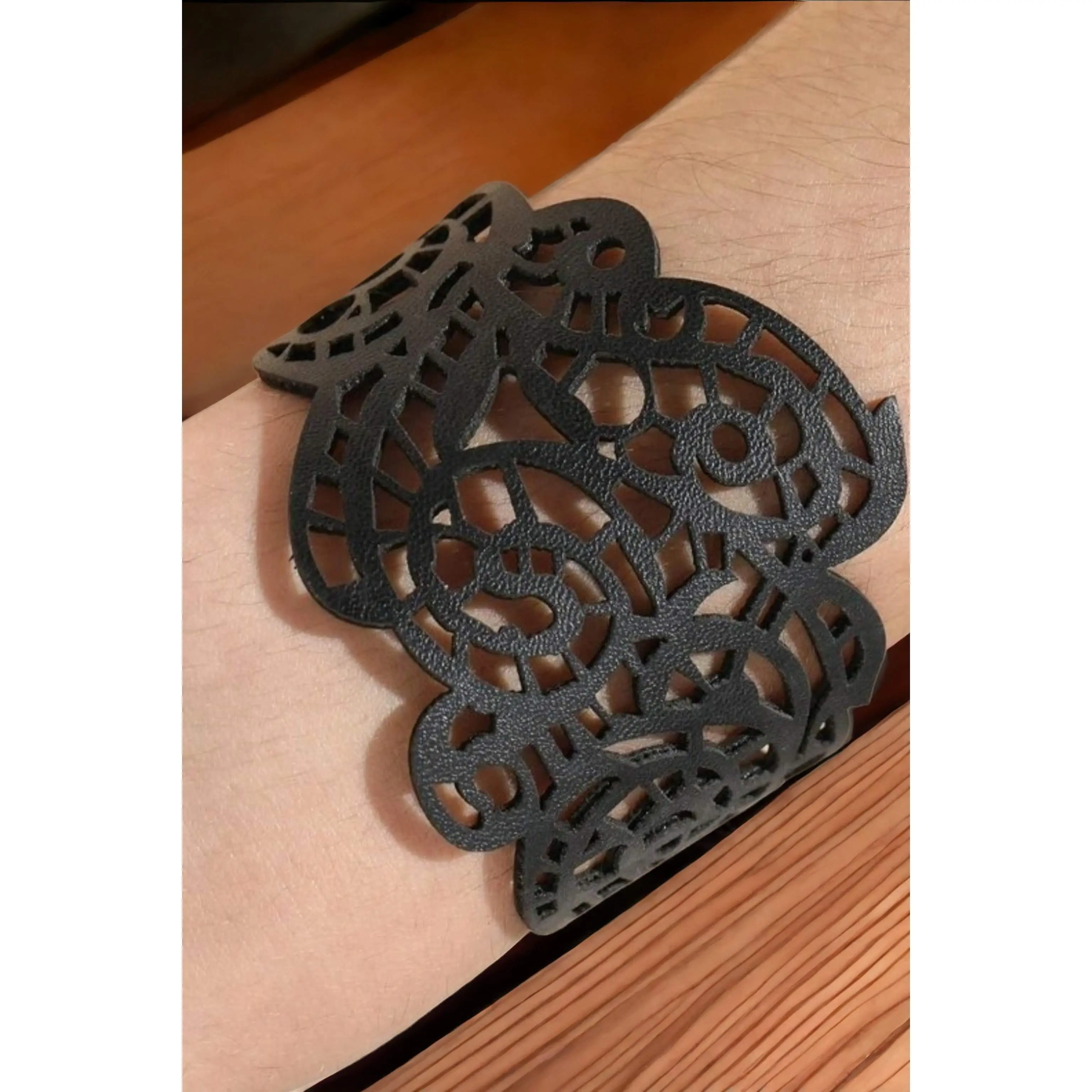 Hollowed Out Snap Bracelet - Black Mesh Design with Durable Handles for Versatile Wear