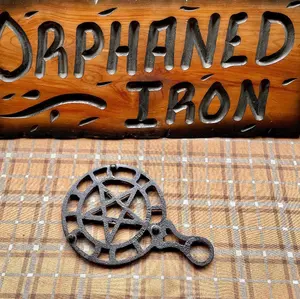 Vintage Griswold Star/Pentagram Cast Iron Trivet Black Black Antique Antique