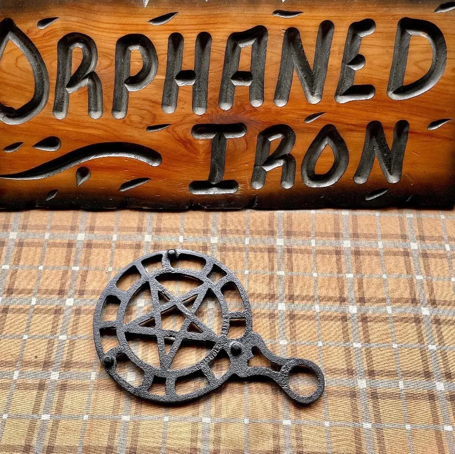 Vintage Griswold Star/Pentagram Cast Iron Trivet Black Black Antique Antique