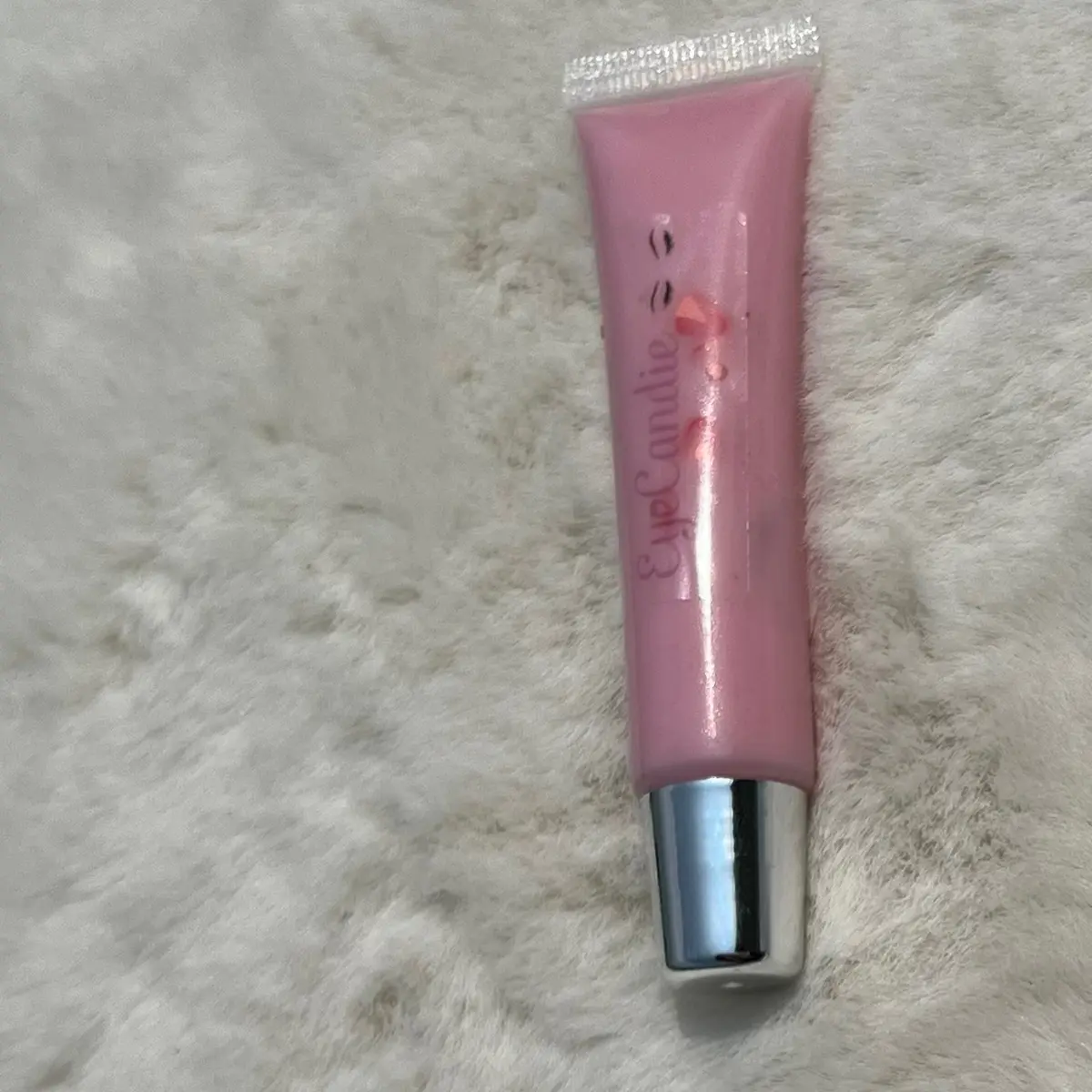 Strawberries and crème lipgloss Long-lasting Lightweight Hydrating