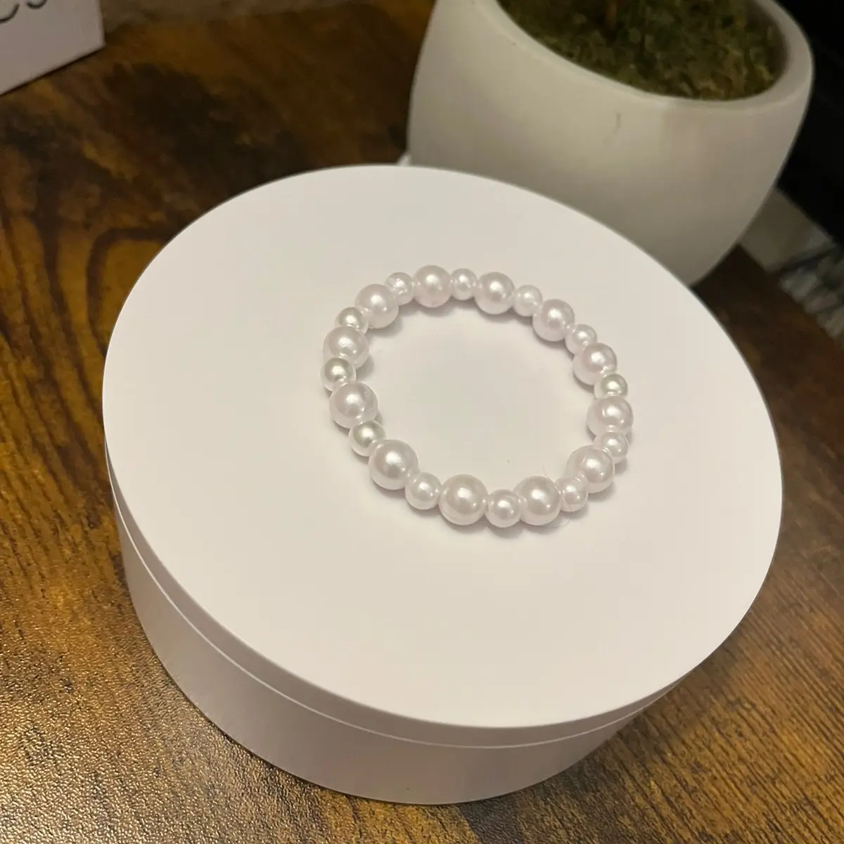 The pearl bracelet