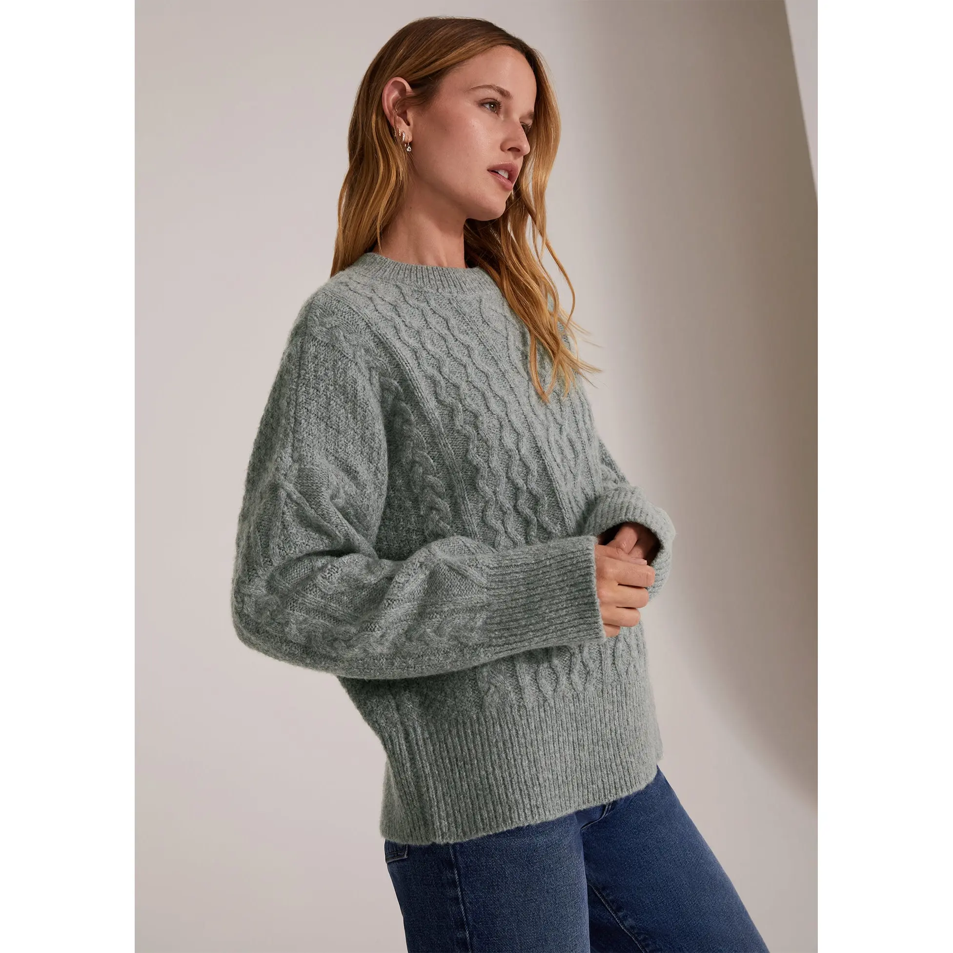 THE OVERSIZED CABLE SWEATER