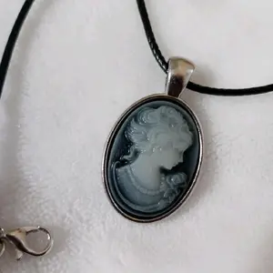 Vintage Gothic Lady cameo necklace pendant Female Daily