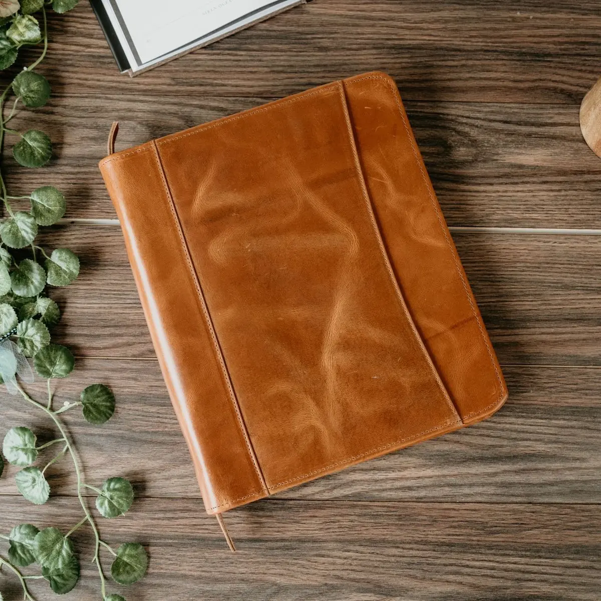 Handcrafted Leather Business Portfolio - Elevate Your Presentation