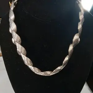 NAPIER Signed Silver Tone Necklace 16" length