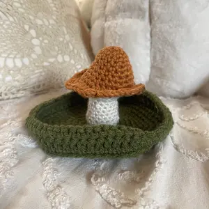 Mushroom jewelry holder