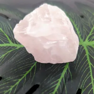 ROSE QUARTZ NATURAL STONE - ROUGH CRYSTAL