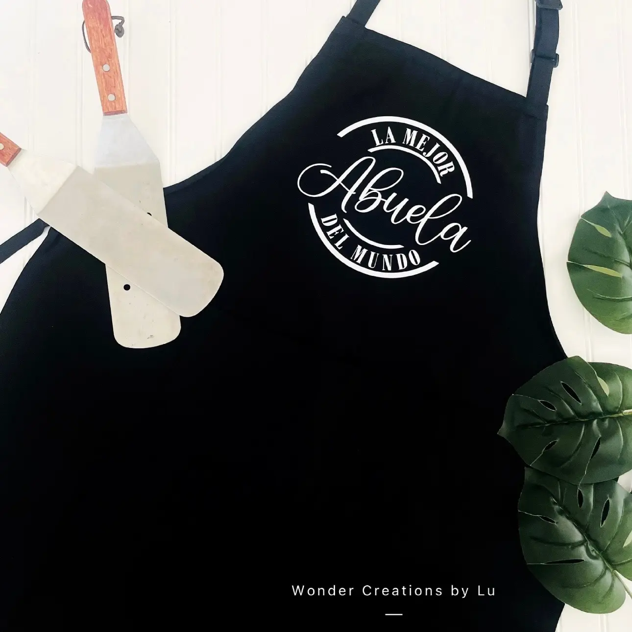 La Mejor Abuela Del Mundo Apron/Mom Gift/Abuela Apron/Grandma Apron/BBQ Apron/Grandma Gift/Mejor Abuelo del Mundo/Grandpa gift/Fathers day/waterproof apron Adjustable Kitchen Chef Black Pocket